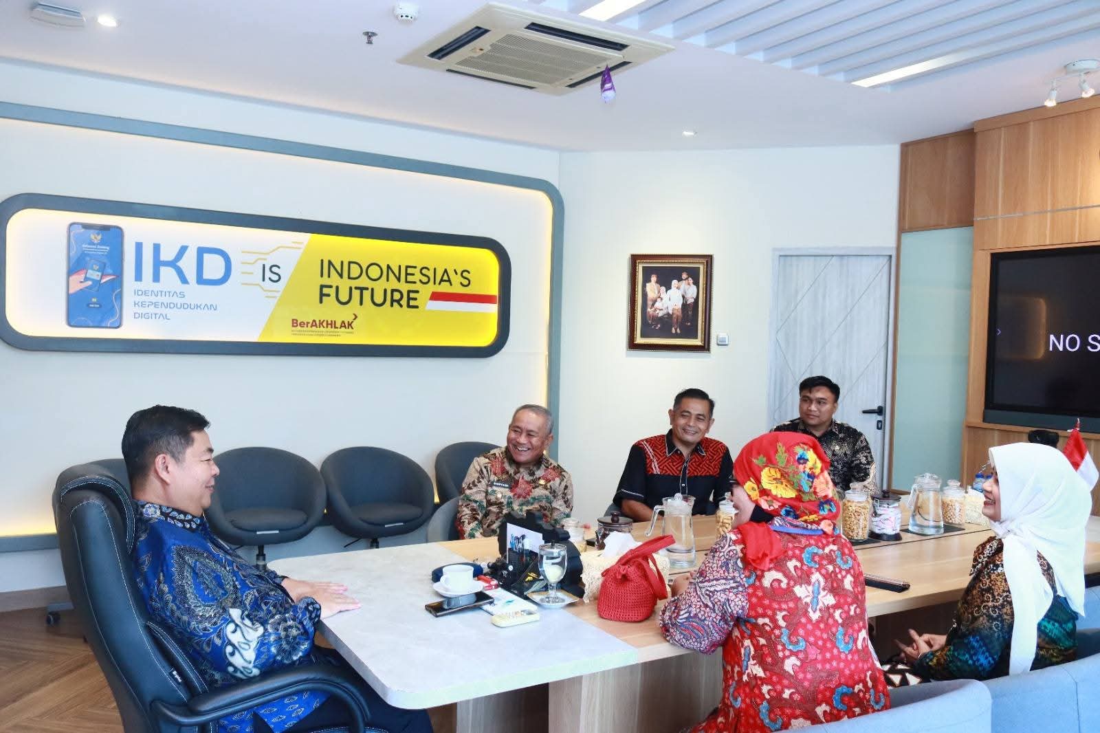 Wawako Solok Suryadi Nurdal Audiensi dengan Dirjen Dukcapil Kemendagri